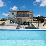 Pet Friendly In * Tinj