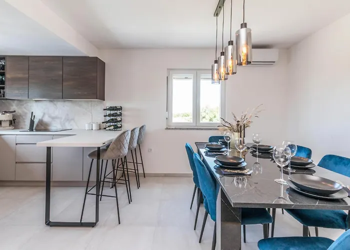 Amazing In With Kitchen Tinj
