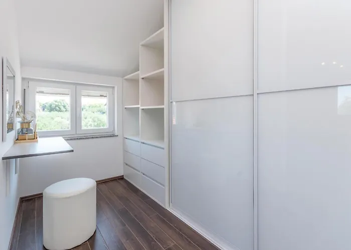 Ferienhaus Amazing In With Kitchen Tinj