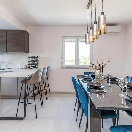 Amazing In With Kitchen Tinj
