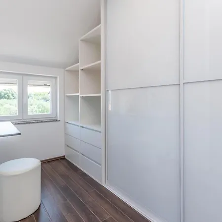 Ferienhaus Amazing In With Kitchen Tinj