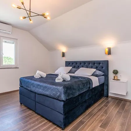 Pet Friendly In Dom wakacyjny Tinj